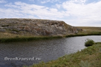 Мраморный утес на р. Джусе у п. Слюдяного. Июль 2012 года