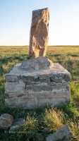 Памятник близ урочища Акжар