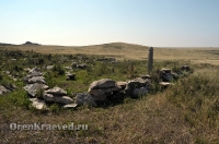 Старое кладбище близ гранитных скал «Шонкал». Июль 2012 года