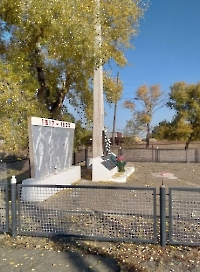 Памятник памяти односельчан погибших и умерших в годы Гражданской (1917–1922 гг.) и Великой Отечественной войны (1941–1945 гг.) с. Перовка