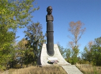 Памятник космонавту, дважды Герою Советского Союза В.М. Комарову, на месте гибели в 1967 г.