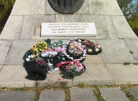 Памятник космонавту, дважды Герою Советского Союза В.М. Комарову, на месте гибели в 1967 г.