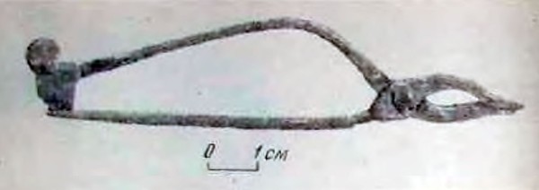 Шиханы. Бронзовая «щипковая» фибула из позднесарматской могилы
