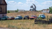 Подъезжая к Ишкининскому пруду, словно попадаешь во времена Советского Союза