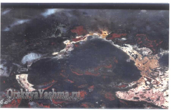 Рис. 47 Пейзажная яшма «Кратер»; 1:1