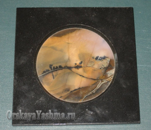 Рис. 53 Пейзажная яшма с дендритами 1:1