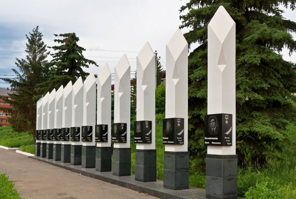 Аллея Славы (в комплексе с монументом «Вечная Слава», Вечным огнем и «Мемориалом Памяти») г. Бугуруслан