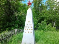 Братская могила 14-и красноармейцев, погибших в 1919 г. в бою с бандитами. Село Чукари-Ивановка