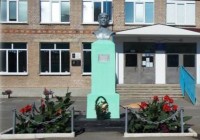 Бюст Н.П. Городничеву г. Соль-Илецк, МОУ СОШ № 4